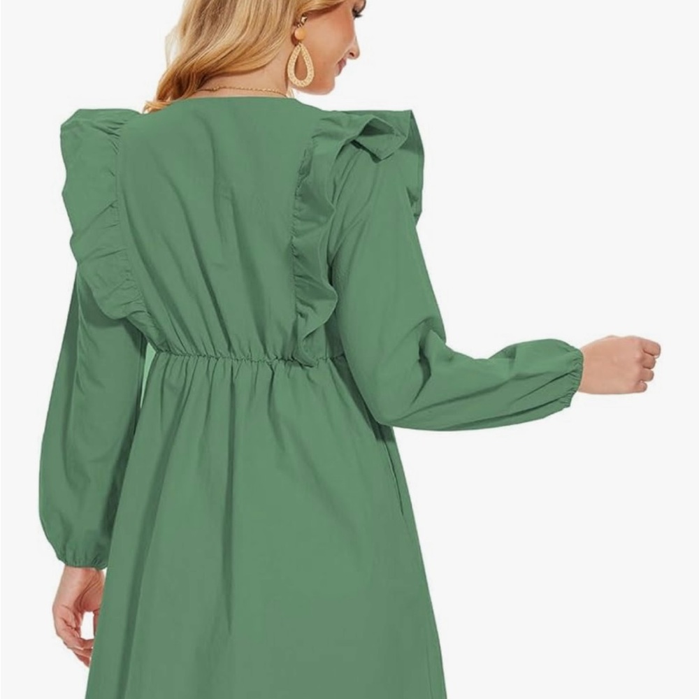 Fancyinn Elegant Green Garment
0040 - Picture 7 of 9